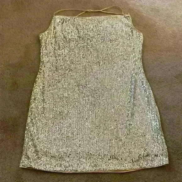 ***NWT**** SILVER SEQUIN SPARKLY PARTY MINI DRESS SIZE M - Picture 1 of 10